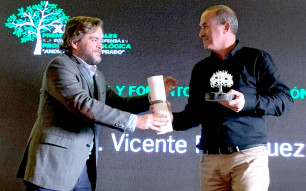 Vicente Rodríguez galardonado en los premios Nuñez de Prado